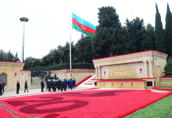 Şəhidlər Xiyabanında 20 Yanvarla bağlı hazırlıq işləri başlanılıb