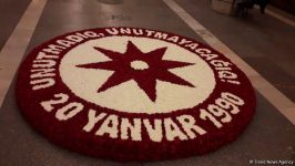 Şəhidlərin xatirəsi bir dəqiqəlik sükutla yad edildi, hərəkət dayandırıldı (FOTO)