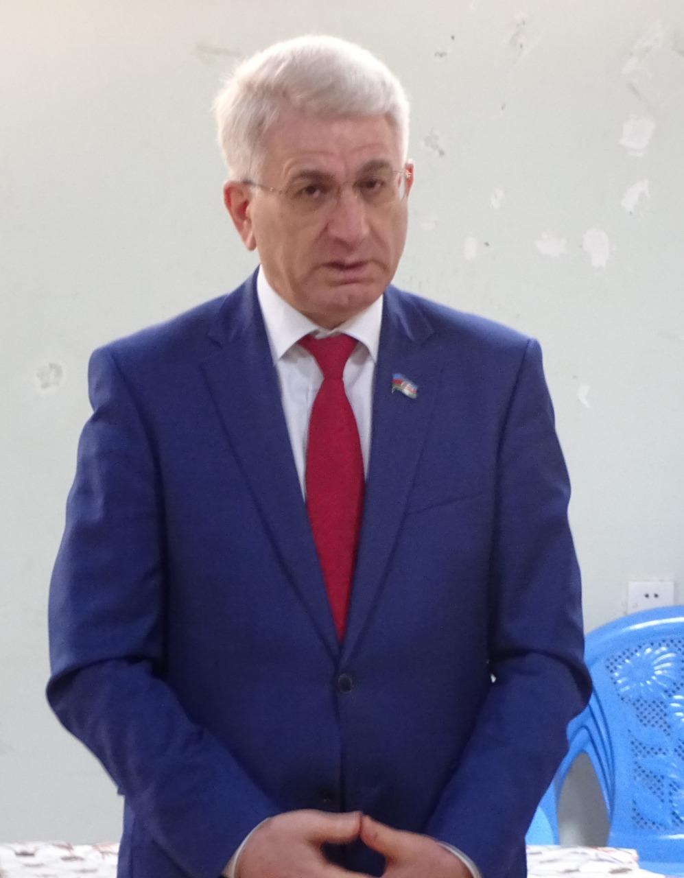 Bəxtiyar Əliyev seçicilərlə görüşlərini davam etdirir (FOTO)