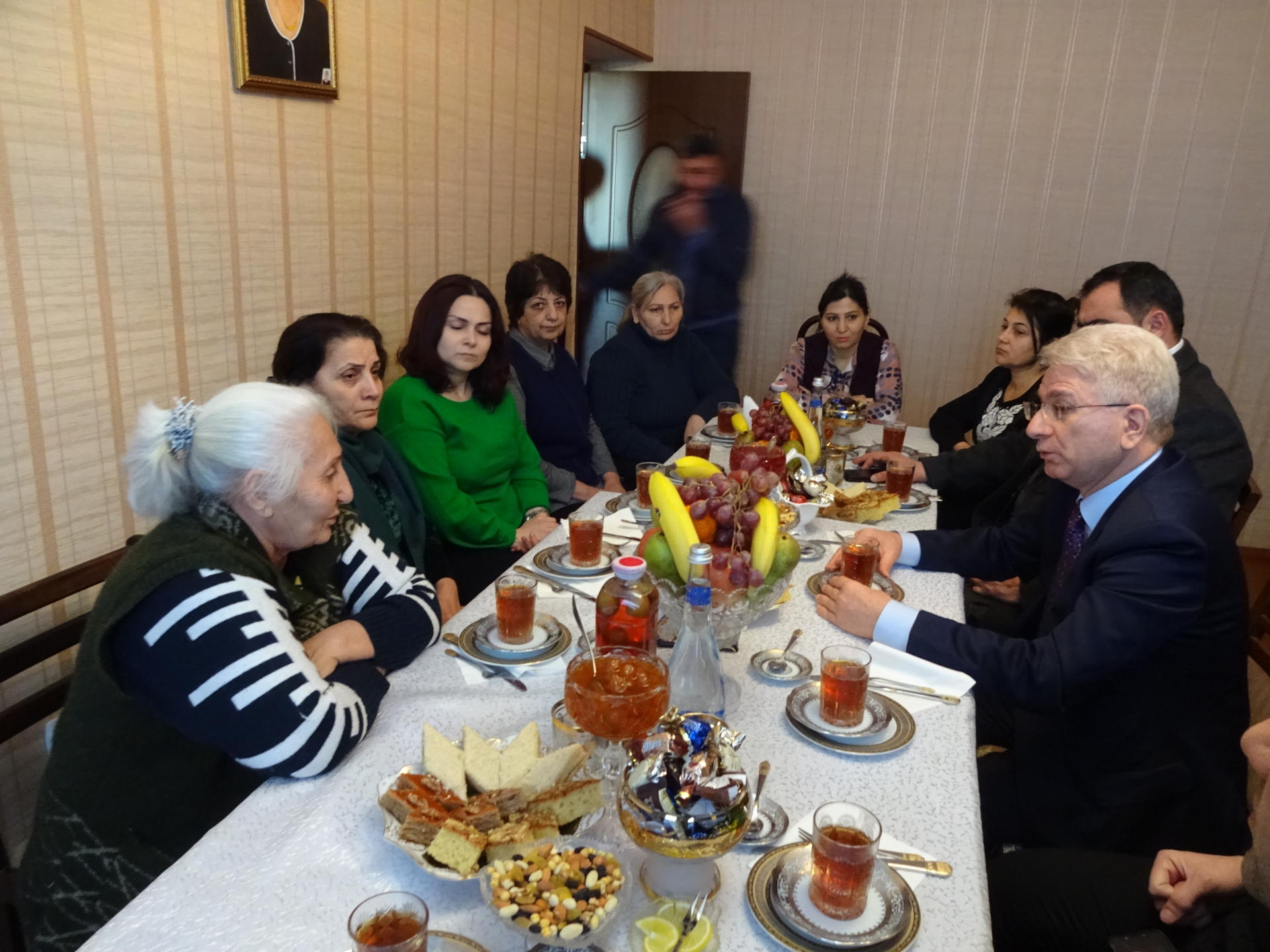 Bəxtiyar Əliyev seçicilərlə görüşlərini davam etdirir (FOTO)
