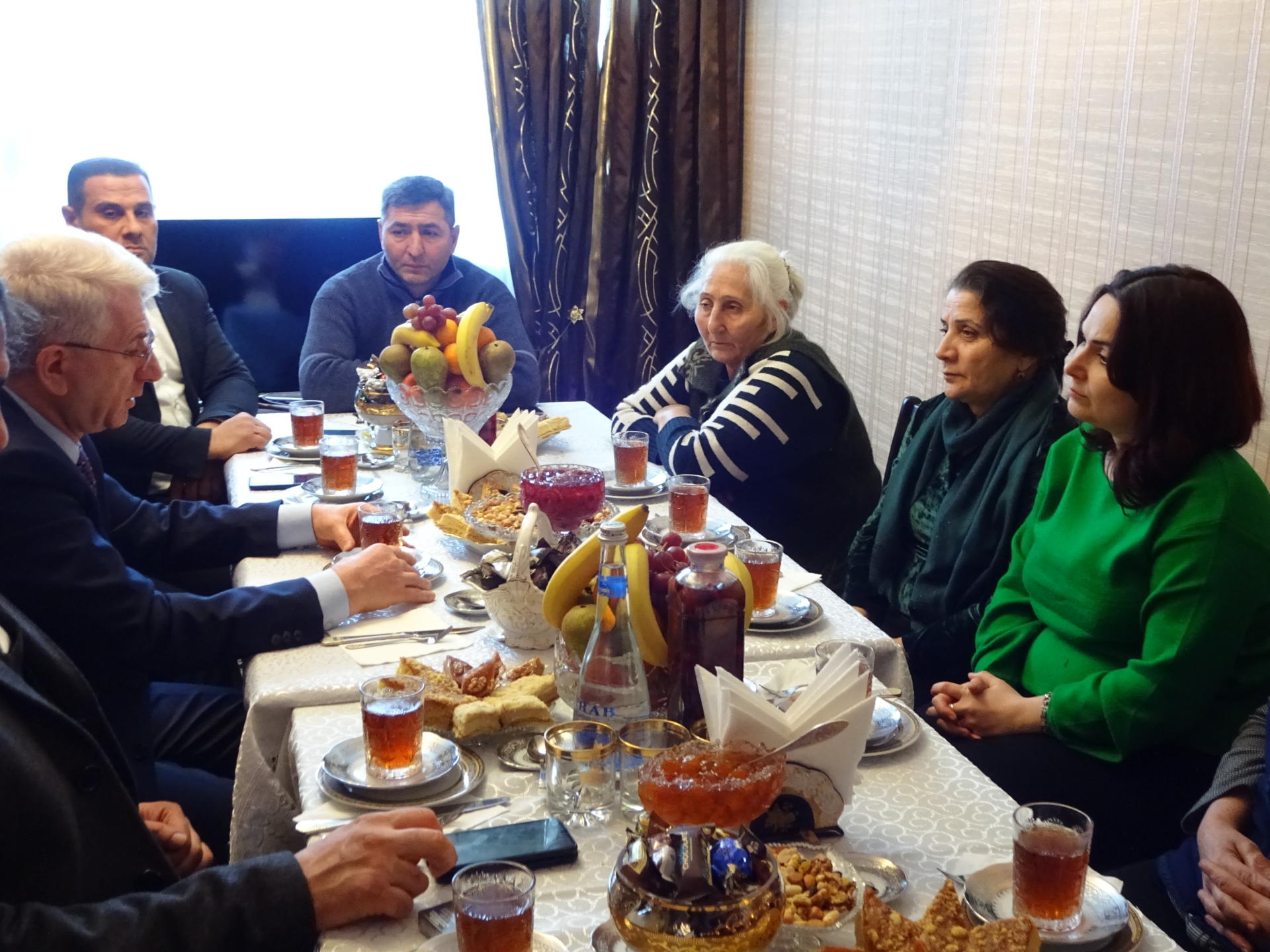 Bəxtiyar Əliyev seçicilərlə görüşlərini davam etdirir (FOTO)