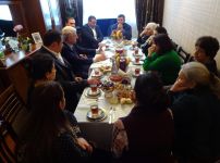 Bəxtiyar Əliyev seçicilərlə görüşlərini davam etdirir (FOTO)