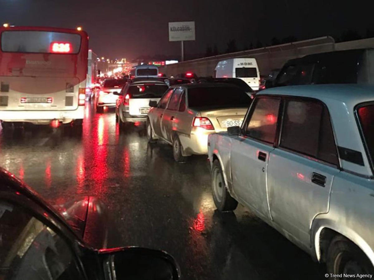 Bakı-Sumqayıt yolunda böyük tıxac yaranıb (FOTO/VİDEO)