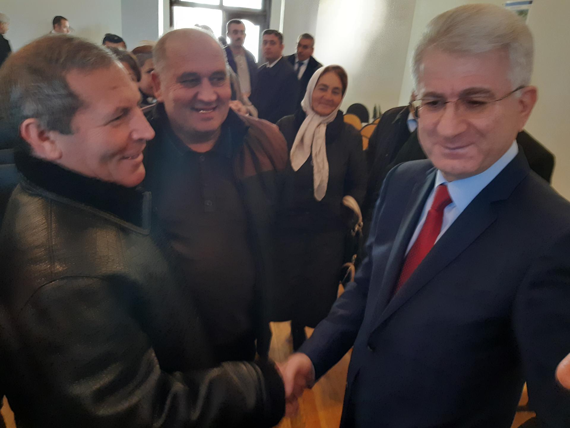 Bəxtiyar Əliyev seçicilərlə görüşlərini davam etdirir (FOTO)