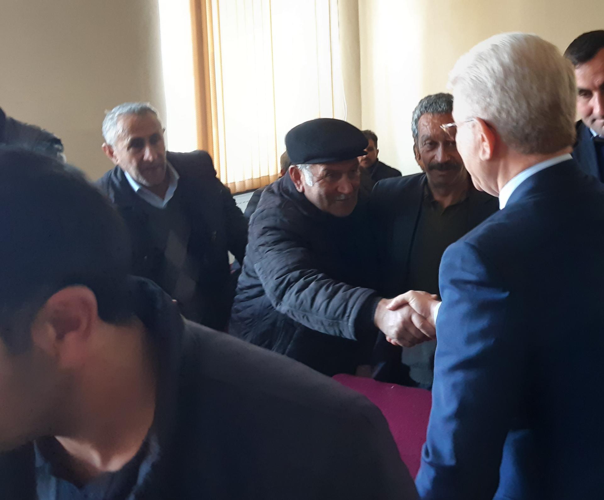 Bəxtiyar Əliyev seçicilərlə görüşlərini davam etdirir (FOTO)