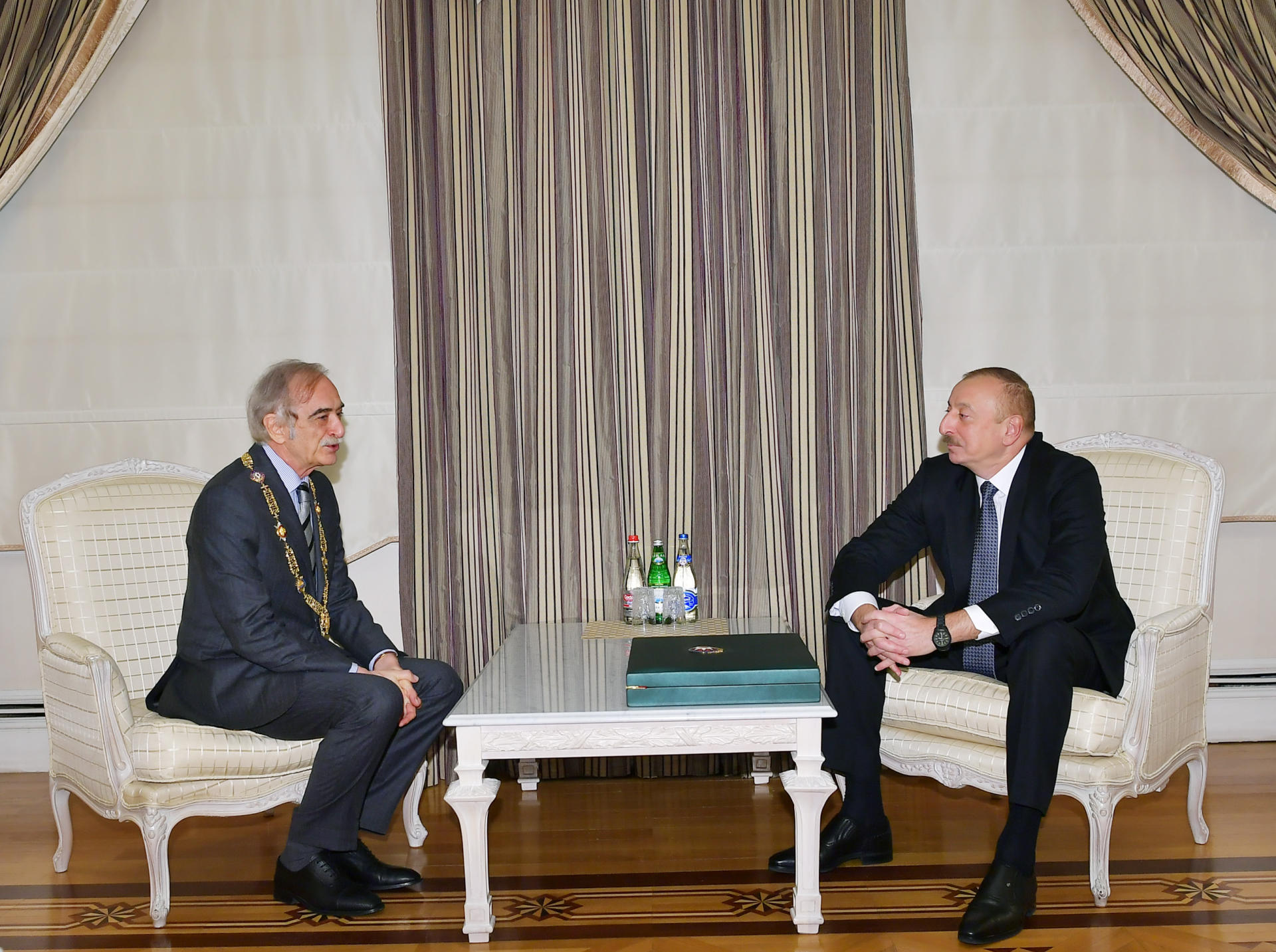 Prezident İlham Əliyev Polad Bülbüloğluna “Heydər Əliyev” ordenini təqdim edib (FOTO) (YENİLƏNİB)