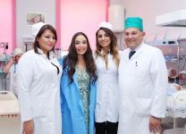 Heydər Əliyev Fondunun vitse-prezidenti Leyla Əliyeva 3 nömrəli Şəhər Klinik Xəstəxanasının doğum şöbəsində olub (FOTO)