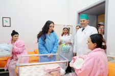 Heydər Əliyev Fondunun vitse-prezidenti Leyla Əliyeva 3 nömrəli Şəhər Klinik Xəstəxanasının doğum şöbəsində olub (FOTO)