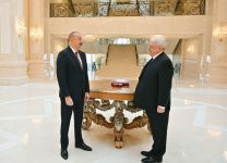 Prezident İlham Əliyev Mixail Qusmana “Şərəf” ordenini təqdim edib (FOTO) (YENİLƏNİB)