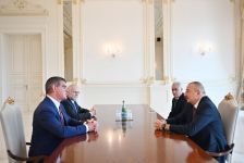 Prezident İlham Əliyev “Stadler Rail AG” şirkətinin Direktorlar Şurasının sədrini qəbul edib (FOTO) (YENİLƏNİB)