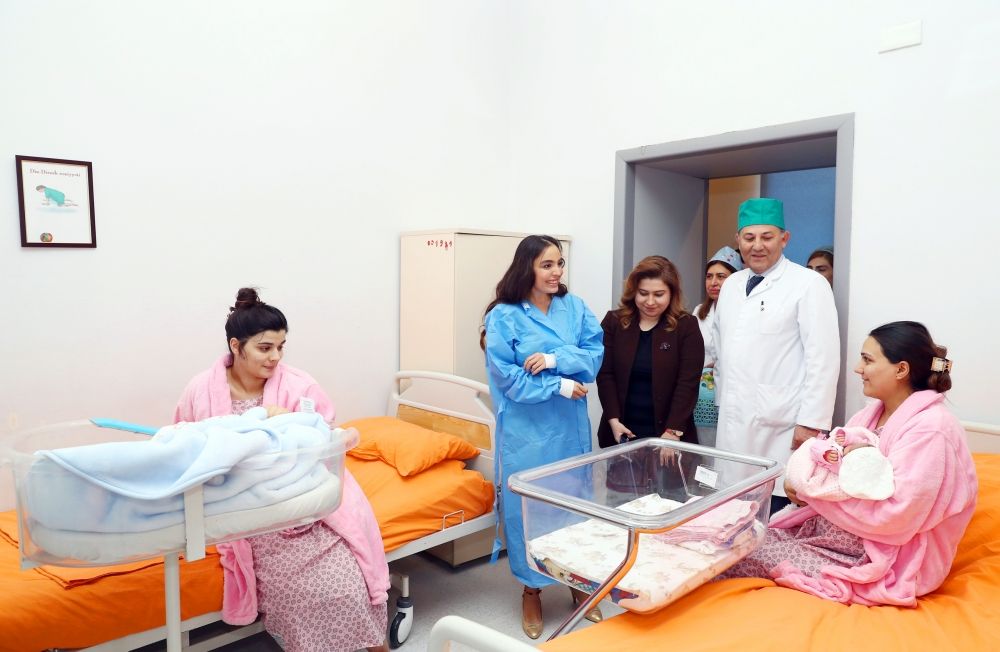 Heydər Əliyev Fondunun vitse-prezidenti Leyla Əliyeva 3 nömrəli Şəhər Klinik Xəstəxanasının doğum şöbəsində olub (FOTO)