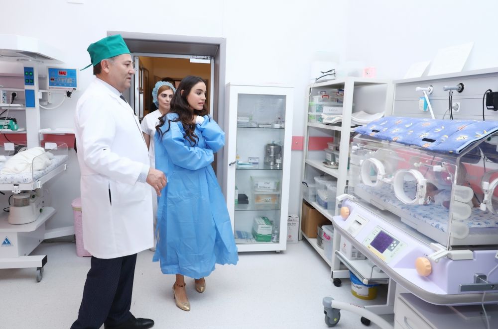 Heydər Əliyev Fondunun vitse-prezidenti Leyla Əliyeva 3 nömrəli Şəhər Klinik Xəstəxanasının doğum şöbəsində olub (FOTO)