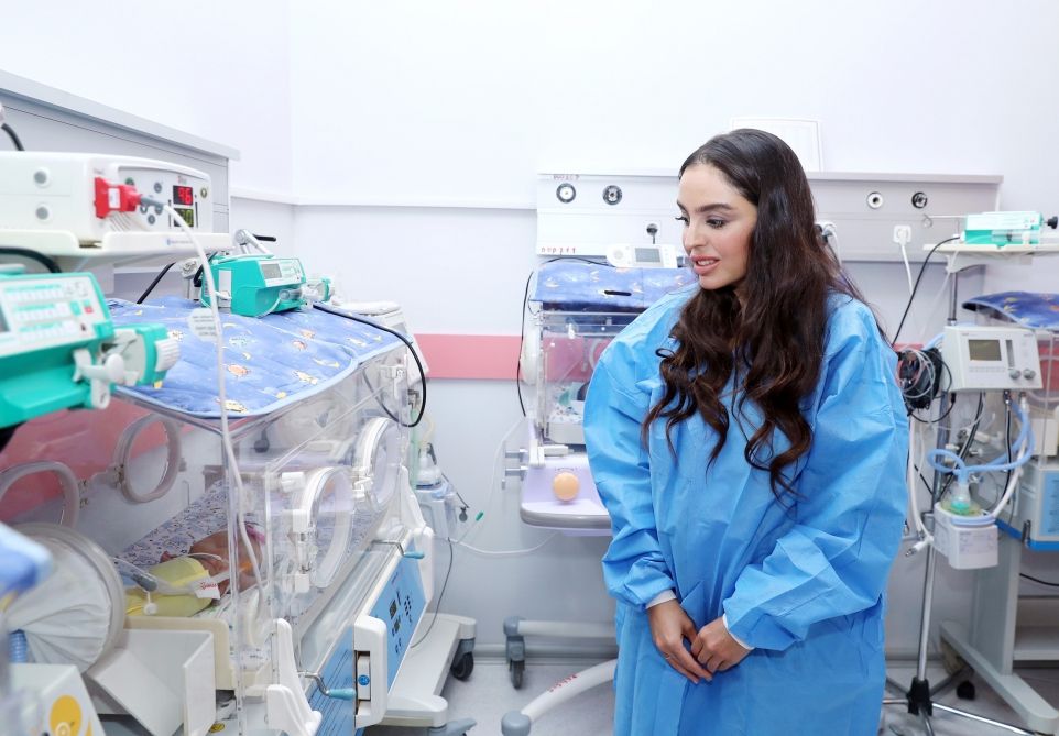 Heydər Əliyev Fondunun vitse-prezidenti Leyla Əliyeva 3 nömrəli Şəhər Klinik Xəstəxanasının doğum şöbəsində olub (FOTO)