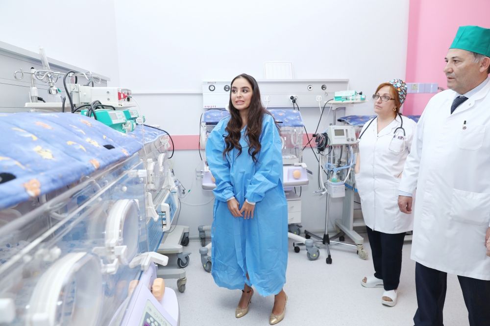 Heydər Əliyev Fondunun vitse-prezidenti Leyla Əliyeva 3 nömrəli Şəhər Klinik Xəstəxanasının doğum şöbəsində olub (FOTO)