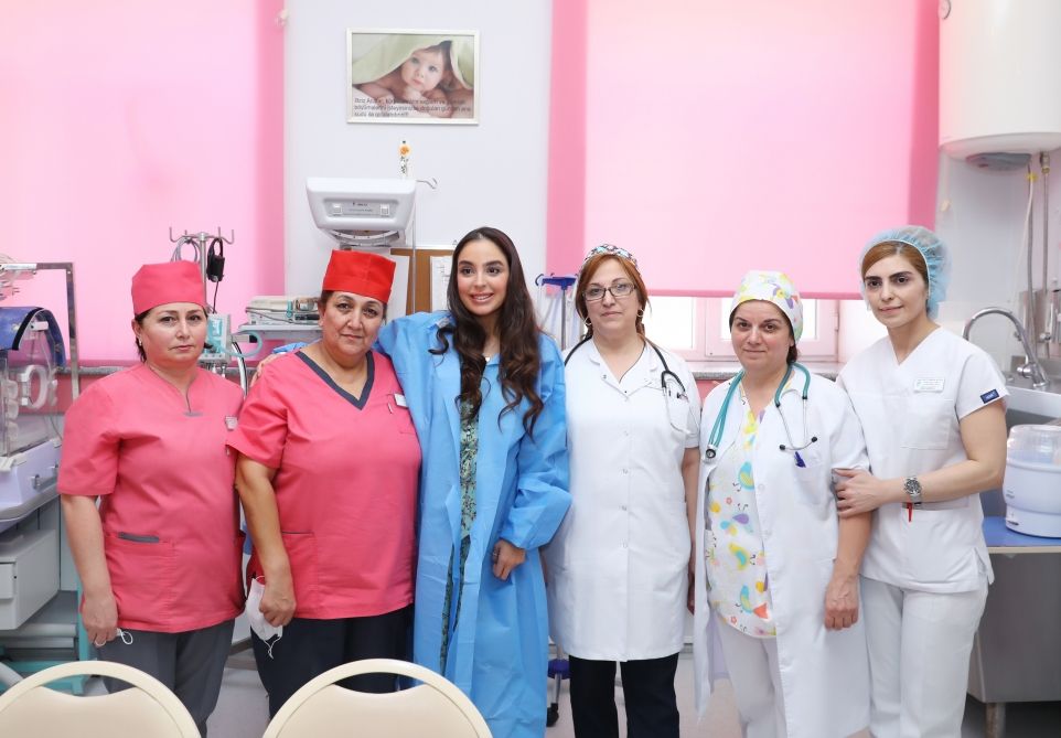 Heydər Əliyev Fondunun vitse-prezidenti Leyla Əliyeva 3 nömrəli Şəhər Klinik Xəstəxanasının doğum şöbəsində olub (FOTO)