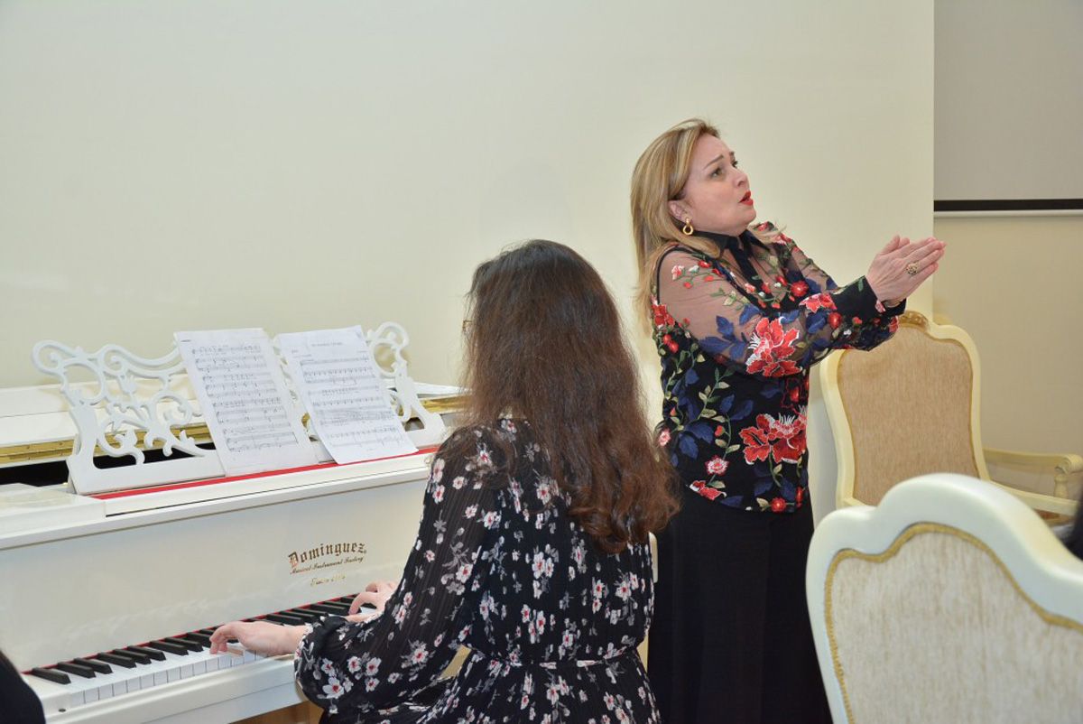 Azərbaycan musiqişünaslığında ayrıca Qarayevşünaslıq istiqaməti yaranıb (FOTO)