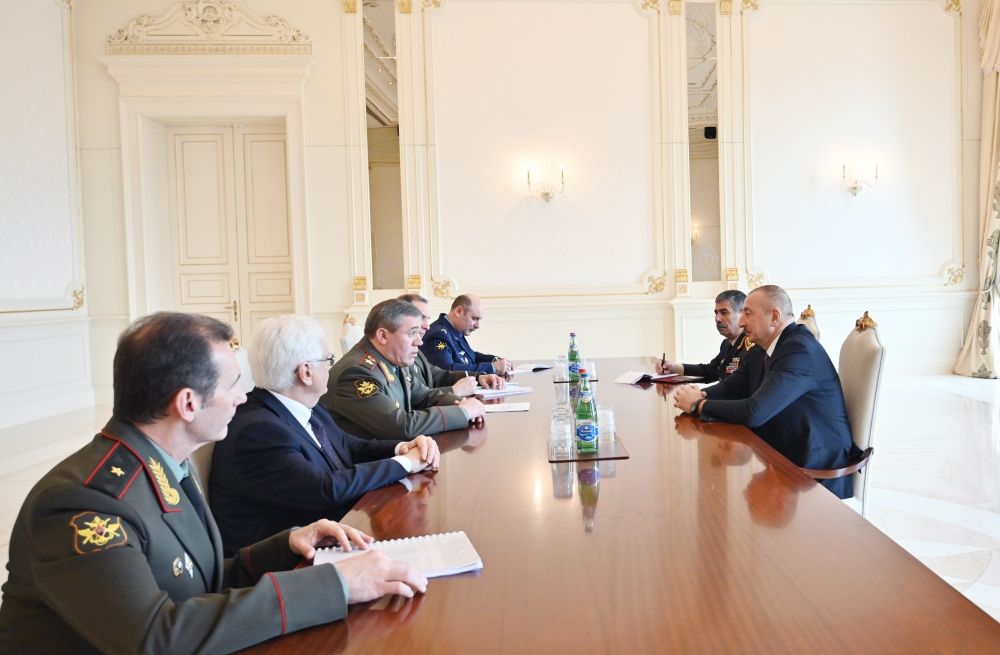 Prezident İlham Əliyev Rusiya Silahlı Qüvvələrinin Baş Qərargah rəisini qəbul edib (FOTO)
