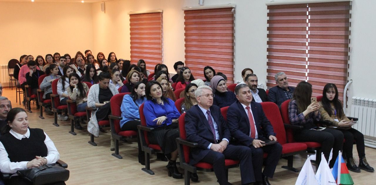 Bəxtiyar Əliyev seçici müşahidəçilər və könüllülərlə yekun görüş keçirib (FOTO)