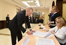 Azərbaycan Prezidenti İlham Əliyev və Birinci xanım Mehriban Əliyeva 6 saylı seçki məntəqəsində səs veriblər (FOTO/VİDEO)