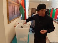 Azərbaycan xalqı parlament seçkilərində səs verir (FOTOREPORTAJ)