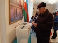 Azərbaycan xalqı parlament seçkilərində səs verir (FOTOREPORTAJ)