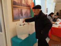 Azərbaycan xalqı parlament seçkilərində səs verir (FOTOREPORTAJ)