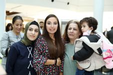Heydər Əliyev Fondunun vitse-prezidenti Leyla Əliyeva ixtioz, kəpənək və immundefisit xəstəliyindən əziyyət çəkən uşaqlarla görüşüb (FOTO)