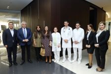Heydər Əliyev Fondunun vitse-prezidenti Leyla Əliyeva ixtioz, kəpənək və immundefisit xəstəliyindən əziyyət çəkən uşaqlarla görüşüb (FOTO)