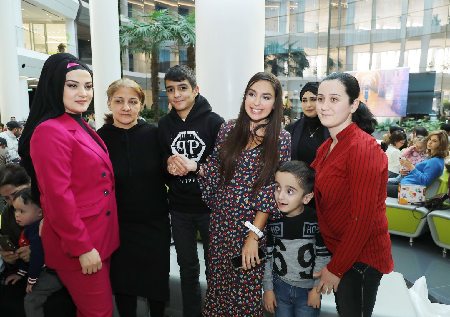 Heydər Əliyev Fondunun vitse-prezidenti Leyla Əliyeva ixtioz, kəpənək və immundefisit xəstəliyindən əziyyət çəkən uşaqlarla görüşüb (FOTO)