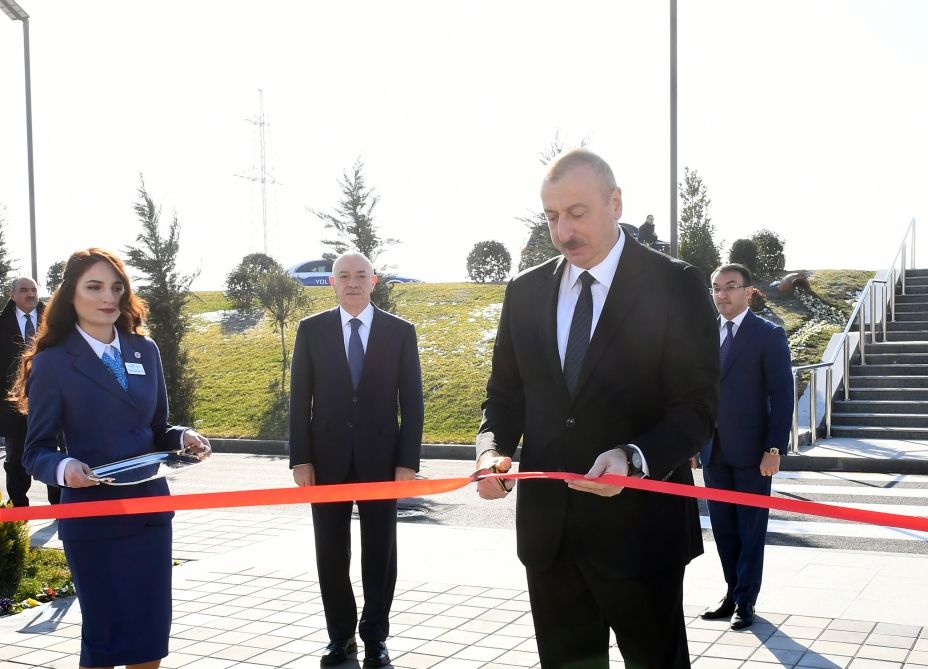 Prezident İlham Əliyev Kürdəmirdə “ASAN xidmət” mərkəzinin açılışında iştirak edib (FOTO) (YENİLƏNİB)