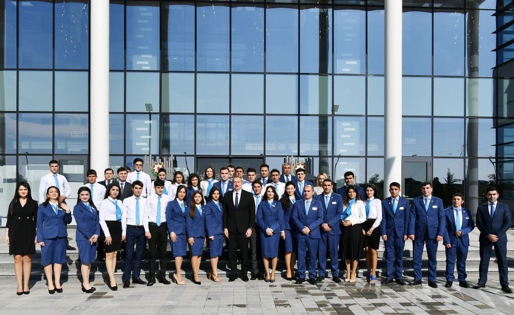 Prezident İlham Əliyev Kürdəmirdə “ASAN xidmət” mərkəzinin açılışında iştirak edib (FOTO) (YENİLƏNİB)
