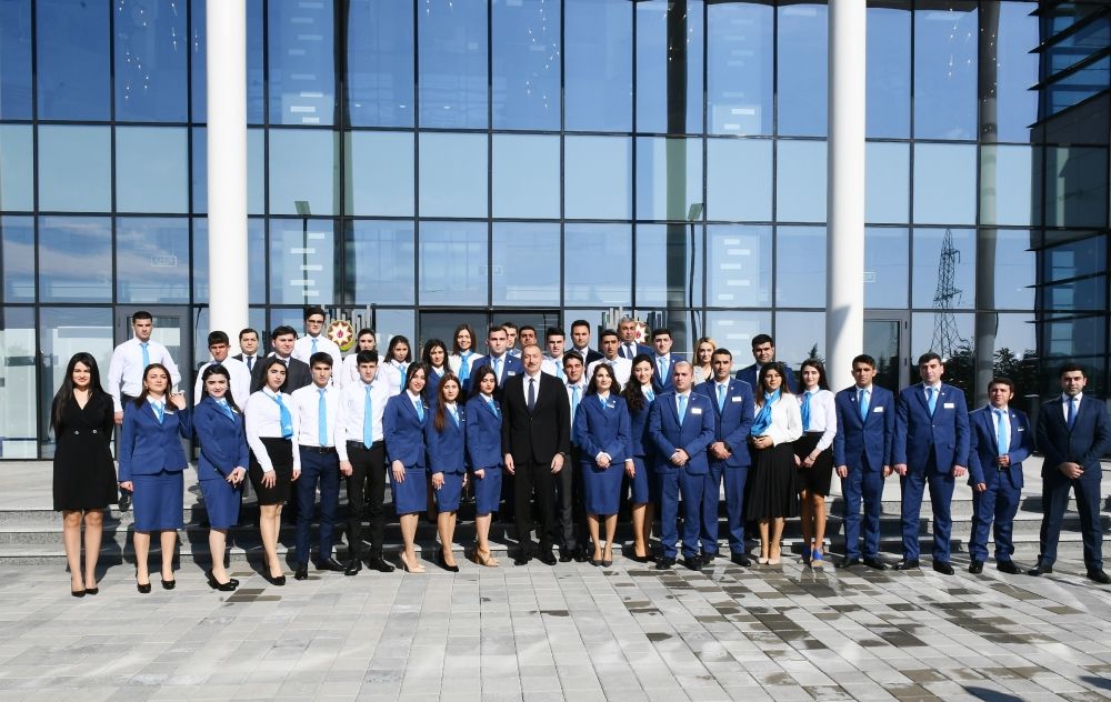 Prezident İlham Əliyev Kürdəmirdə “ASAN xidmət” mərkəzinin açılışında iştirak edib (FOTO) (YENİLƏNİB)