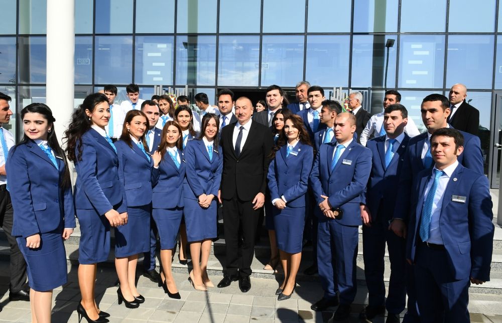 Prezident İlham Əliyev Kürdəmirdə “ASAN xidmət” mərkəzinin açılışında iştirak edib (FOTO) (YENİLƏNİB)