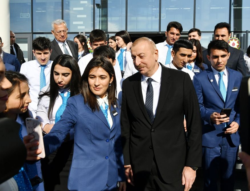 Prezident İlham Əliyev Kürdəmirdə “ASAN xidmət” mərkəzinin açılışında iştirak edib (FOTO) (YENİLƏNİB)