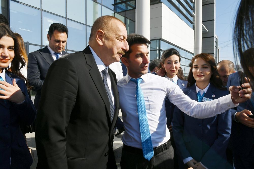 Prezident İlham Əliyev Kürdəmirdə “ASAN xidmət” mərkəzinin açılışında iştirak edib (FOTO) (YENİLƏNİB)