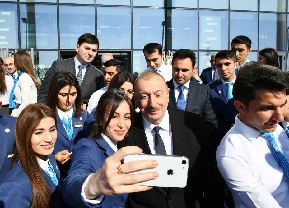 Prezident İlham Əliyev Kürdəmirdə “ASAN xidmət” mərkəzinin açılışında iştirak edib (FOTO) (YENİLƏNİB)