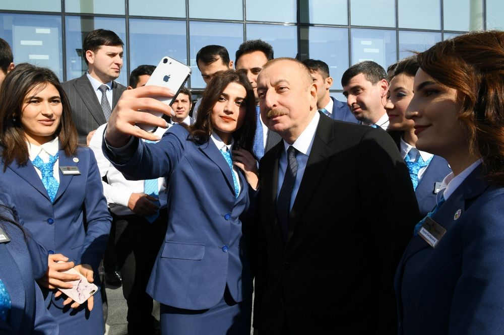 Prezident İlham Əliyev Kürdəmirdə “ASAN xidmət” mərkəzinin açılışında iştirak edib (FOTO) (YENİLƏNİB)