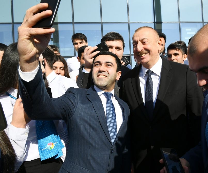 Prezident İlham Əliyev Kürdəmirdə “ASAN xidmət” mərkəzinin açılışında iştirak edib (FOTO) (YENİLƏNİB)