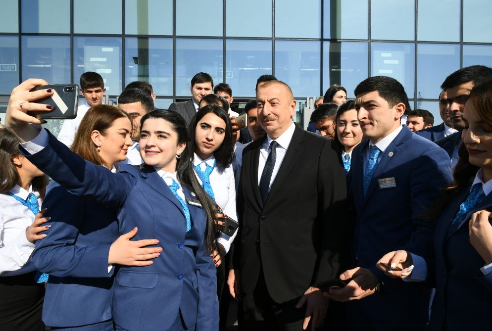 Prezident İlham Əliyev Kürdəmirdə “ASAN xidmət” mərkəzinin açılışında iştirak edib (FOTO) (YENİLƏNİB)