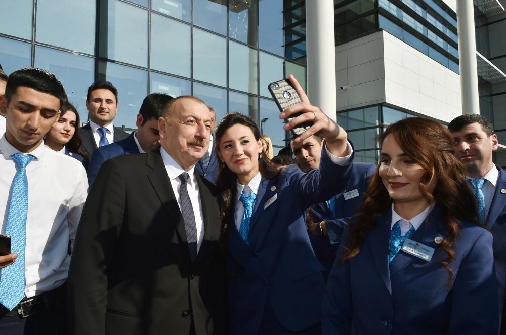 Prezident İlham Əliyev Kürdəmirdə “ASAN xidmət” mərkəzinin açılışında iştirak edib (FOTO) (YENİLƏNİB)