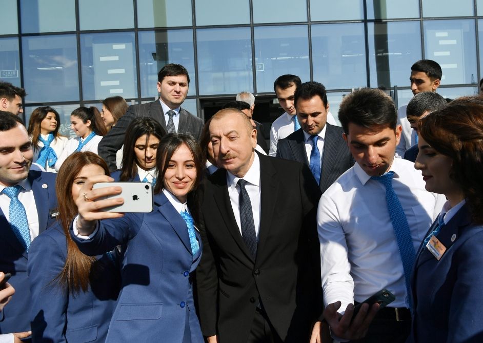 Prezident İlham Əliyev Kürdəmirdə “ASAN xidmət” mərkəzinin açılışında iştirak edib (FOTO) (YENİLƏNİB)