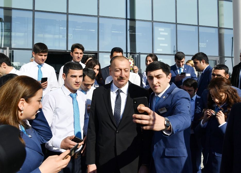Prezident İlham Əliyev Kürdəmirdə “ASAN xidmət” mərkəzinin açılışında iştirak edib (FOTO) (YENİLƏNİB)