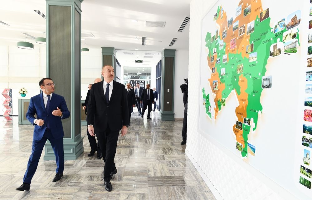 Prezident İlham Əliyev Kürdəmirdə “ASAN xidmət” mərkəzinin açılışında iştirak edib (FOTO) (YENİLƏNİB)
