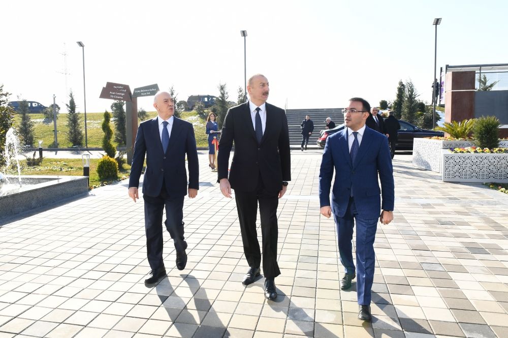 Prezident İlham Əliyev Kürdəmirdə “ASAN xidmət” mərkəzinin açılışında iştirak edib (FOTO) (YENİLƏNİB)