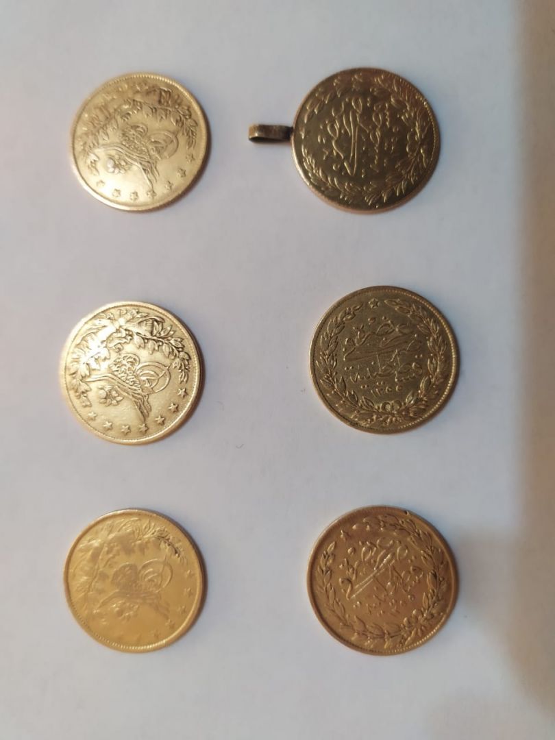 Şəkidə evdən qızıl sikkələr və pul oğurlayan gənc saxlanıldı (FOTO)
