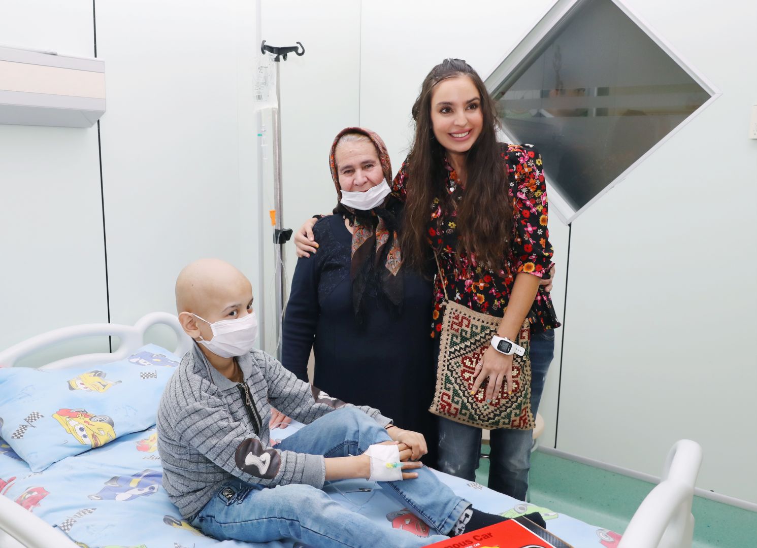 Heydər Əliyev Fondunun vitse-prezidenti Leyla Əliyeva onkoloji xəstəlikdən əziyyət çəkən uşaqlarla görüşüb (FOTO)