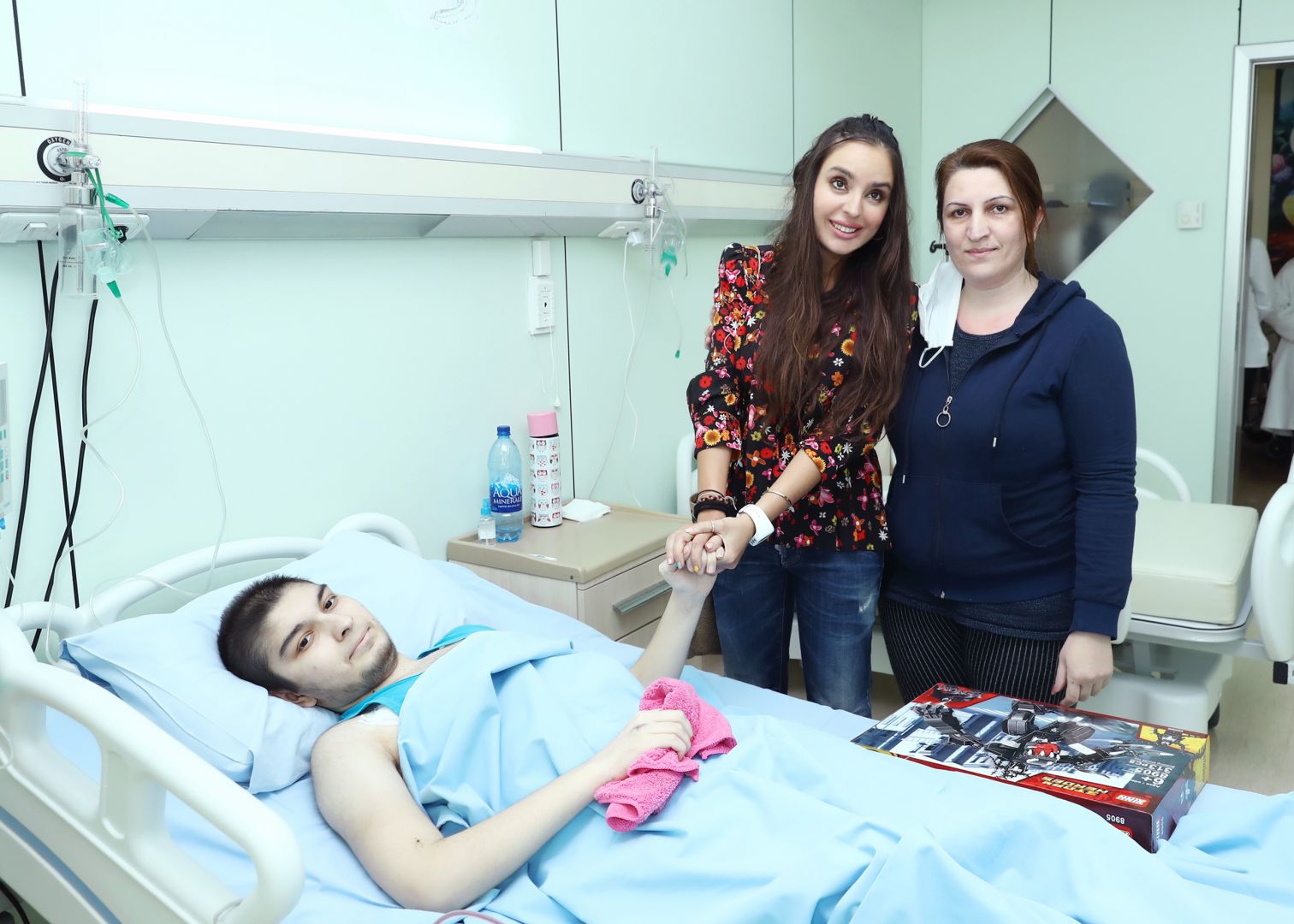 Heydər Əliyev Fondunun vitse-prezidenti Leyla Əliyeva onkoloji xəstəlikdən əziyyət çəkən uşaqlarla görüşüb (FOTO)