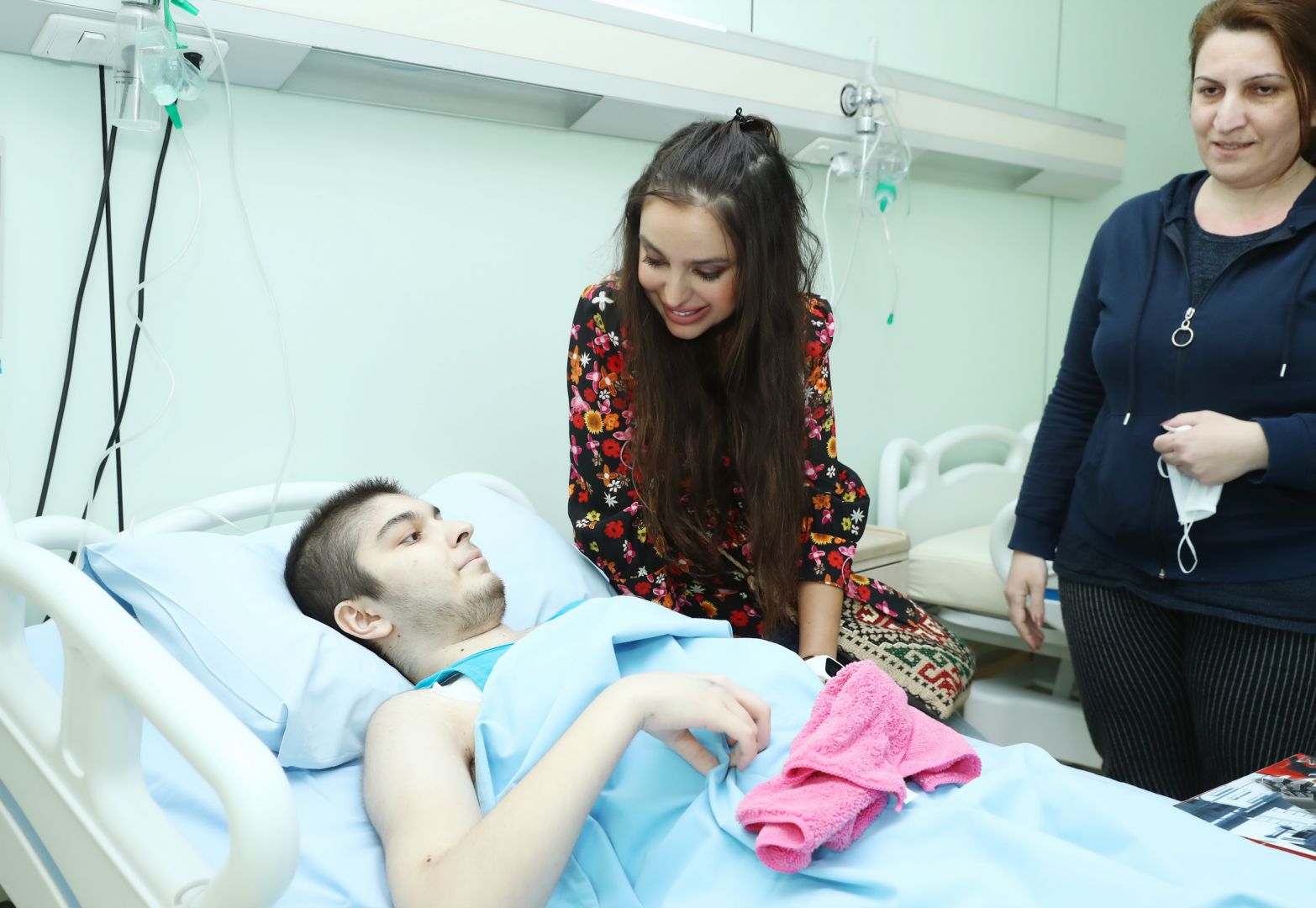 Heydər Əliyev Fondunun vitse-prezidenti Leyla Əliyeva onkoloji xəstəlikdən əziyyət çəkən uşaqlarla görüşüb (FOTO)