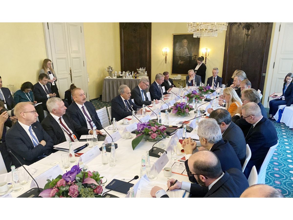 Prezident İlham Əliyev Münxen Təhlükəsizlik Konfransı çərçivəsində “Enerji təhlükəsizliyi” mövzusunda dəyirmi masada iştirak edib (FOTO) (YENİLƏNİB)