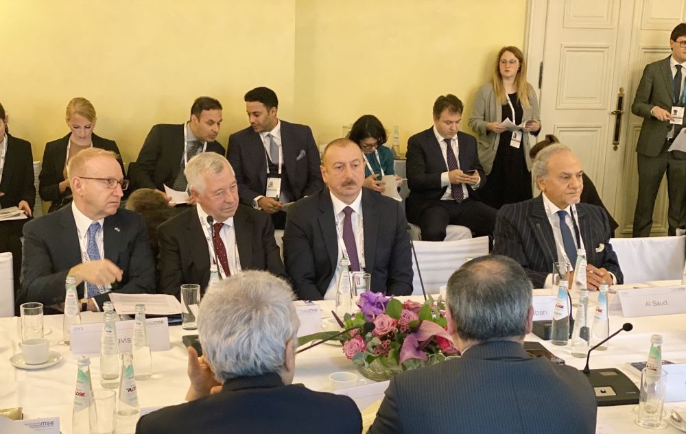 Prezident İlham Əliyev Münxen Təhlükəsizlik Konfransı çərçivəsində “Enerji təhlükəsizliyi” mövzusunda dəyirmi masada iştirak edib (FOTO) (YENİLƏNİB)